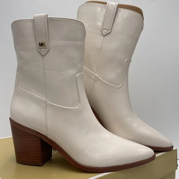 Michael Kors WAVERLY HEELED BOOTIE FAUX LEATHER
49F4WVME6L
LT CREAM - Picture 5 of 16